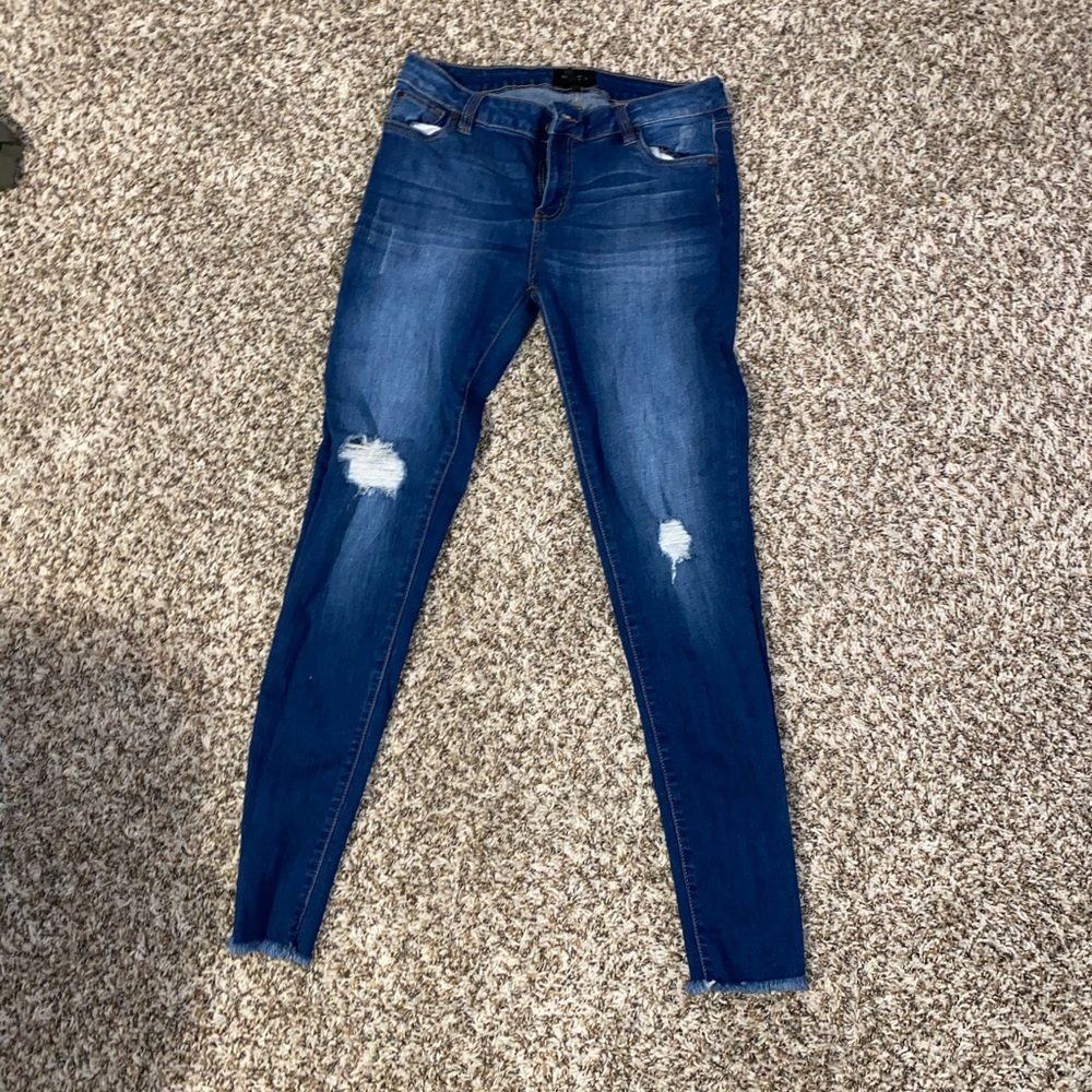 Distressed skinny jeans
